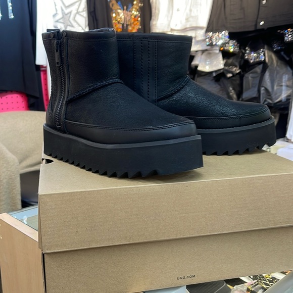 UGG Classic Rebel Biker 🖤 - Picture 4 of 6